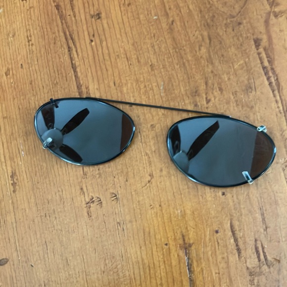 Clip-on Sunglasses - Picture 2 of 4